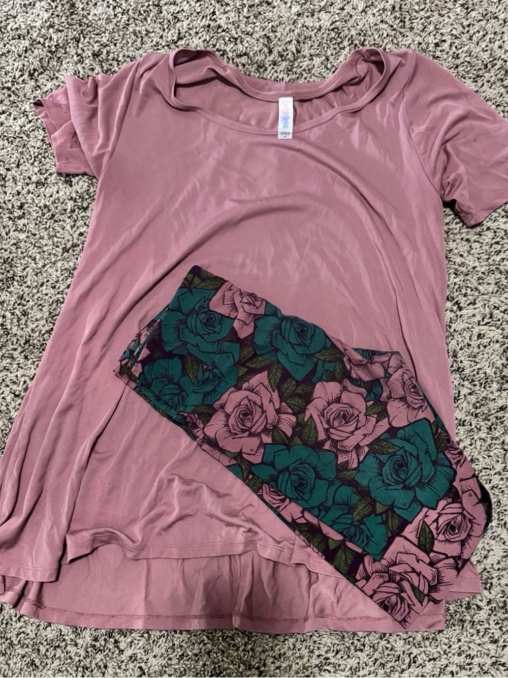 Lularoe XS Dusty Rose Short Sleeve Scoop Neck Top and OS Floral Leggings